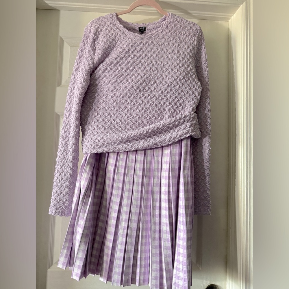 Two piece skirt set, pleated skirt, stretch waist and pop corn top,lavender Sz L
